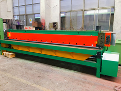 WIRE MESH CUTTING MACHINE