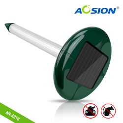 Solar mole gopher repeller