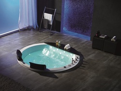 Luxury Acrylic Waterfall Jacuzzis Indoor Spa Tub